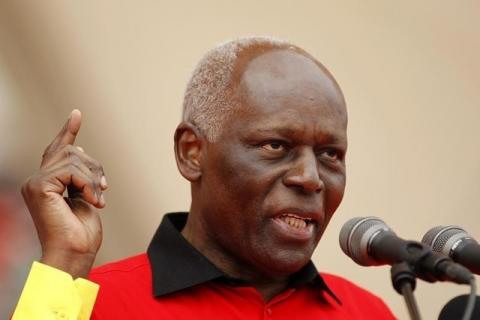 Angola's president and leader of the ruling MPLA party Jose Eduardo dos Santos addresses supporters during the party's last rally for the parliamentary elections in Camama, outside the capital Luanda, August 29, 2012. PHOTO BY REUTERS/Siphiwe Sibeko