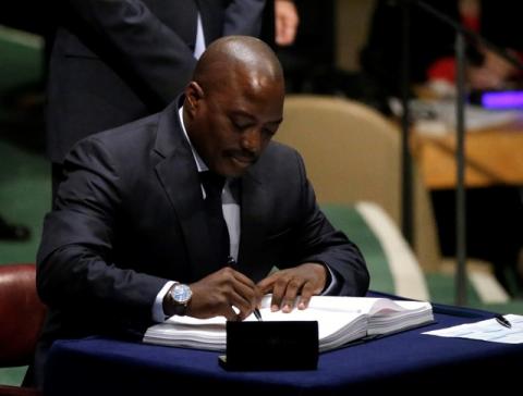 Congo President Joseph Kabila signs the Paris Agreement on climate change at United Nations Headquarters in Manhattan, New York, U.S., April 22, 2016. PHOTO BY REUTERS/Carlo Allegri