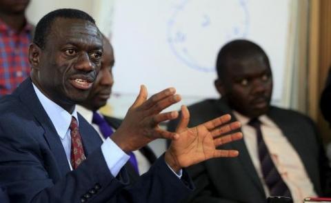 Kizza Besigye, leader of opposition party Forum for Democratic Change (FDC), gestures as he speaks to the media announcing his candidature for the 2016 presidential election in the capital Kampala, September 25, 2015. PHOTO BY REUTERS/James Akena