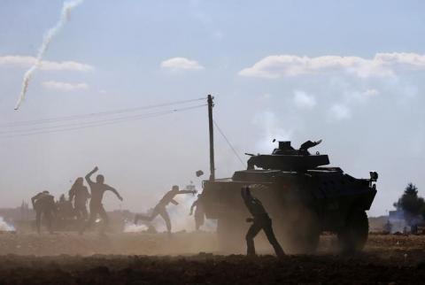 Turkish Kurdish protesters clash with Turkish security forces during a pro-Kurdish protest near the southeastern town of Suruc in Sanliurfa province, September 22, 2014. PHOTO BY REUTERS/Murad Sezer