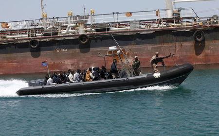 Libyan Navy boat carries illegal migrants who attempted to flee the coast to Europe back to the coastal city of Tripoli, May 5, 2015. PHOTO BY REUTERS/Ismail Zitouny