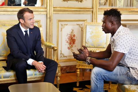 French President Emmanuel Macron (L) meets with Mamoudou Gassama, 22, from Mali, at the Elysee Palace in Paris, France, May 28, 2018. PHOTO BY REUTERS/Thibault Camus