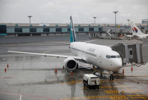 SilkAir's new aircraft, the Boeing 737 Max 8, sits on the tarmac at Changi Airport in Singapore, October 4, 2017. PHOTO BY REUTERS/Edgar Su