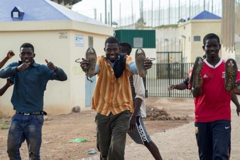 African migrants react as they arrive at the CETI, the short-stay immigrant centre, after crossing the border from Morocco to Spain's North African enclave of Melilla, Spain, June 26, 2016. PHOTO BY REUTERS/Jesus Blasco de Avellaneda