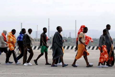 Migrants disembark from a vessel of ONG Medecins sans Frontieres (MSF) in the Sicilian harbour of Augusta, Italy, June 24, 2016. PHOTO BY REUTERS/Antonio Parrinello