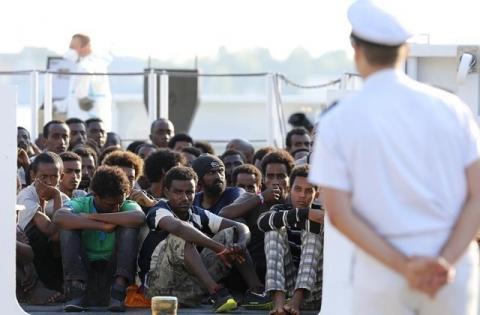 Migrants wait to disembark from a Coast Guard ship in the Sicilian harbour of Messina, Italy, August 29, 2015. PHOTO BY REUTERS/Antonio Parrinello