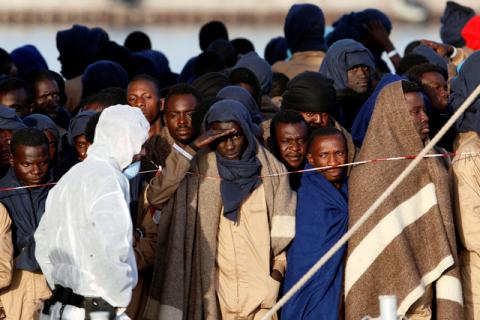 Migrants wait after disembarking from Spanish Navy cruiser Navarra in the Sicilian harbour of Catania, Italy, October 26, 2016. PHOTO BY REUTERS/Antonio Parrinello