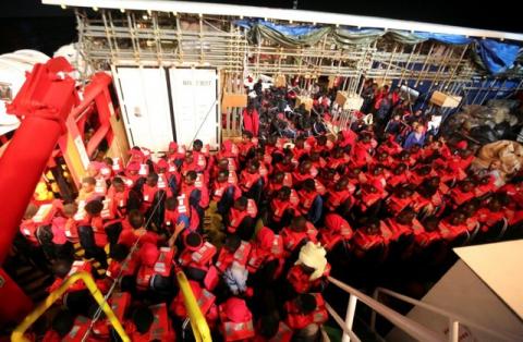 Migrants wait to be transferred to the Spanish frigate Canarias after being rescued by "Save the Children" NGO crew from the ship Vos Hestia in the Mediterranean sea off Libya's coast, June 17, 2017. PHOTO BY REUTERS/Stefano Rellandini