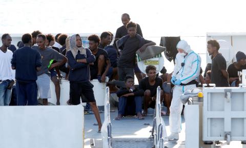 Migrants wait to disembark from the Italian coast guard vessel "Diciotti" at the port of Catania, Italy, August 22, 2018. PHOTO BY REUTERS/Antonio Parrinello