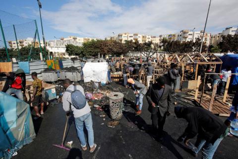 African migrants build a makeshift house after their houses burned, on the outskirts of Casablanca, Morocco, October 29, 2018. PHOTO BY REUTERS/Youssef Boudlal