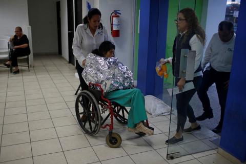 Personnel of the Tamaulipas Institute for Migrants receive a Guatemalan migrant deported from the United States, who was abandoned in Pharr, Texas, U.S., at the facilities of the institute in Reynosa, Mexico, January 11, 2019. PHOTO BY REUTERS/Tomas Bravo