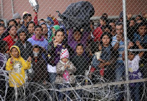 Central American migrants are seen inside an enclosure where they are being held by U.S. Customs and Border Protection (CBP), after crossing the border between Mexico and the United States illegaly and turning themselves in to request asylum, in El Paso, Texas, U.S. March 27, 2019. PHOTO BY REUTERS/Jose Luis Gonzalez