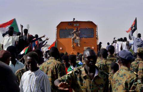 Sudanese military and demonstrators attending a sit-in block a train from passing through, during a protest outside the Defence Ministry in Khartoum, Sudan, April 14, 2019. PHOTO BY REUTERS/Stringer