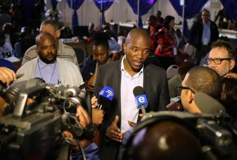 Democratic Alliance leader Mmusi Maimane gestures as he speaks to members of the media at the result center in Pretoria, South Africa August 4, 2016. REUTERS/Siphiwe Sibeko