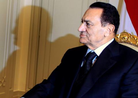 Egypt's President Hosni Mubarak attends a meeting with Qatar's Prime Minister Sheikh Hamad bin Jassim bin Jaber al-Thani at the presidential palace in Cairo, December 11, 2010. PHOTO BY REUTERS/Amr Abdallah Dalsh