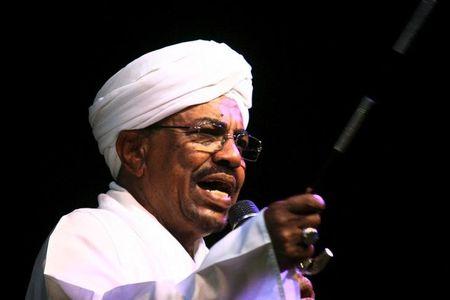 Sudan's President Omar Hassan al-Bashir speaks to the crowd after a swearing-in ceremony at green square in Khartoum, June 2, 2015. PHOTO BY REUTERS/Stringer