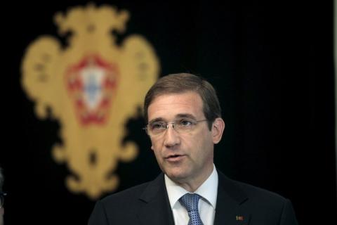 Portugal's caretaker Prime Minister, and leader of the Social Democratic Party (PSD), Pedro Passos Coelho speaks to the media after a meeting with Portugal's President, in Lisbon, October 20, 2015. PHOTO BY REUTERS/Hugo Correia