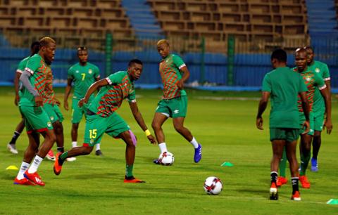 Zimbabwe's players exercise in preparation for the Africa Cup of Nations opening soccer match against Egypt in Cairo. PHOTO BY REUTERS/Mohamed Abd El Ghany