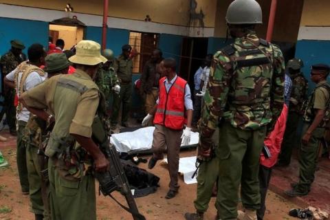 Police officers stand by dead bodies after an attack by Islamist militants from the Somali group al Shabaab in Mandera, Kenya, October 6, 2016. PHOTO BY REUTERS/Stringer