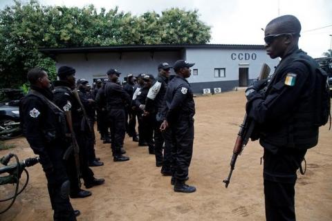 Police officers carry their weapons as they stand on the premises of the National Police Academy in the Cocody neighborhood in Abidjan, Ivory Coast, July 20, 2017. PHOTO BY REUTERS/Luc Gnago