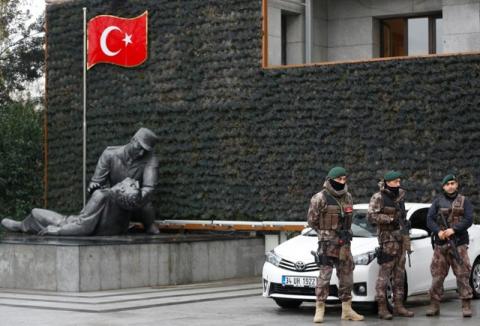 Members of the Turkish police special forces stand guard at the police headquarters in Istanbul, Turkey, January 17, 2017. PHOTO BY REUTERS/Murad Sezer