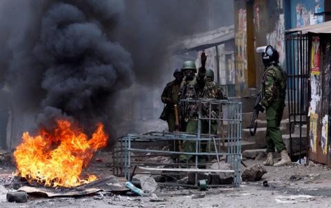 A policemen gestures during clashes with protesters, supporting opposition leader Raila Odinga, in Mathare, in Nairobi, Kenya, August 12, 2017. PHOTO BY REUTERS/Thomas Mukoya