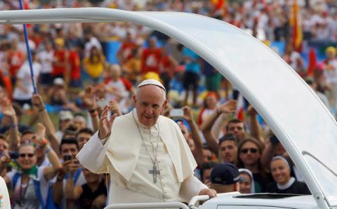 Pope Francis greets the faithful as he arrives to the Campus Misericordiae during World Youth Day in Brzegi near Krakow, Poland, July 31, 2016. PHOTO BY REUTERS/Stefano Rellandini