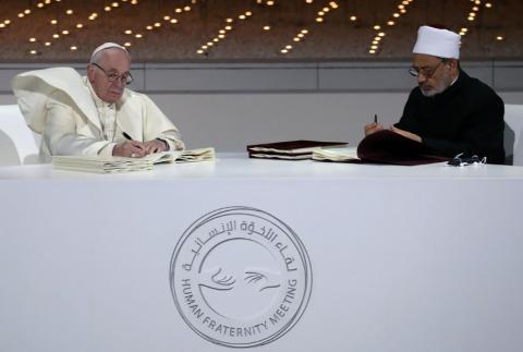 Pope Francis and Grand Imam of al-Azhar Sheikh Ahmed al-Tayeb signing a document on fighting extremism, during an inter-religious meeting at the Founder's Memorial in Abu Dhabi, United Arab Emirates, February 4, 2019. PHOTO BY REUTERS/Tony Gentile