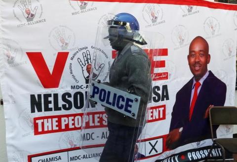 Riot police arrive at a press conference due to be addressed by opposition Movement for Democratic Change (MDC) leader Nelson Chamisa, ordering journalist out of the venue in Harare, Zimbabwe, August 3, 2018. PHOTO BY REUTERS/Mike Hutchings