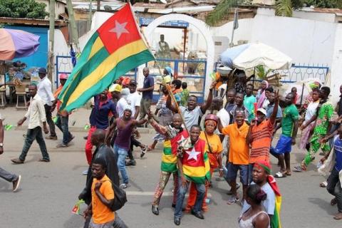 Opposition supporters walk along the street during the protest calling for the immediate resignation of President Faure Gnassingbe in Lome, Togo, September 7, 2017. PHOTO BY REUTERS/Stringer