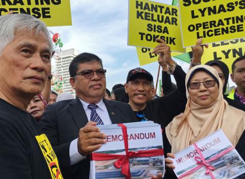 People take part in a protest calling on the government to suspend a rare earths processing plant in the country operated by Australia's Lynas Corp in Kuala Lumpur, Malaysia April 10, 2019. PHOTO BY REUTERS/Liz Lee