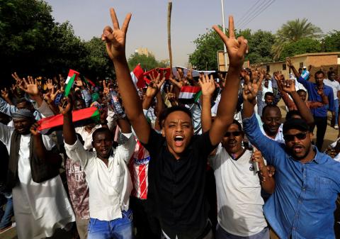 A Sudanese demonstrator flashes a two finger salute as they attend a protest rally demanding Sudanese President Omar Al-Bashir to step down outside the Defence Ministry in Khartoum, Sudan, April 11, 2019. PHOTO BY REUTERS/Stringer