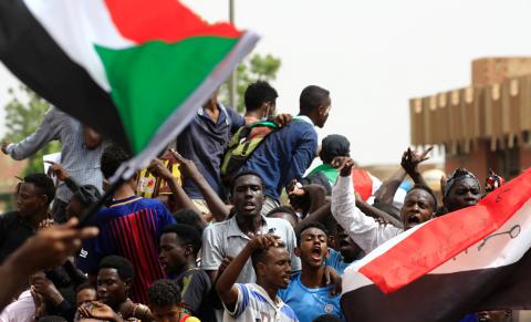 Sudanese shout slogans during a demonstration demanding the ruling military hand over to civilians in Khartoum, Sudan, June 30, 2019. PHOTO BY REUTERS/Umit Bektas