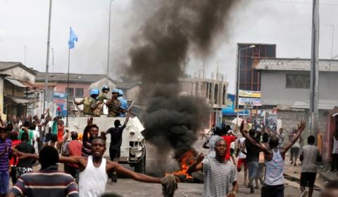 Residents chant slogans against Congolese President Joseph Kabila as peacekeepers serving in the United Nations Organization Stabilization Mission in the Democratic Republic of the Congo (MONUSCO) patrol during demonstrations in the streets of the Democratic Republic of Congo's capital Kinshasa, December 20, 2016. PHOTO BY REUTERS/Thomas Mukoya