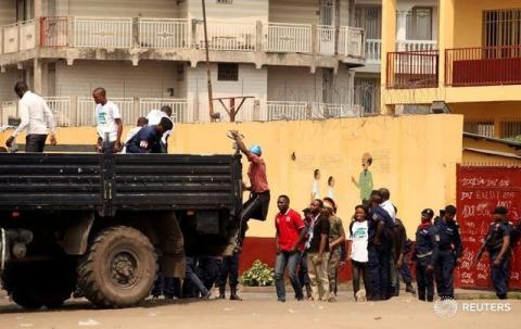 Congolese police detain protestors demanding that President Joseph Kabila leave power by the end of the year in Kinshasa, Democratic Republic of Congo, July 31, 2017. PHOTO BY REUTERS/Kenny Katombe