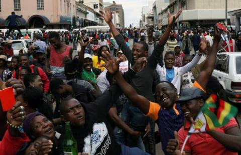 Protesters calling for Zimbabwean President Robert Mugabe to step down take to the streets in Harare, Zimbabwe, November 18, 2017. PHOTO BY REUTERS/Philimon Bulawayo