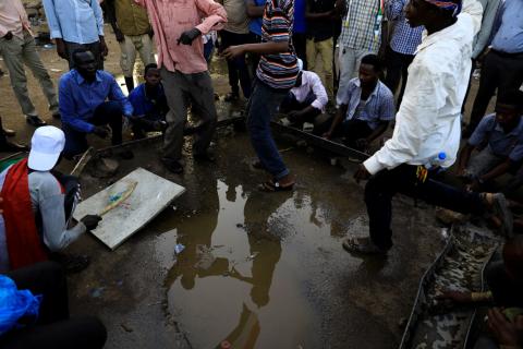 Sudanese people dance as others make music with stones and scrap metals in front of the defense ministry compound in Khartoum, Sudan, May 7, 2019. PHOTO BY REUTERS/Umit Bektas