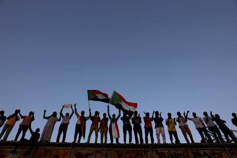 Sudanese protesters attend a demonstration in front of the defense ministry compound in Khartoum, Sudan, May 6, 2019. PHOTO BY REUTERS/Umit Bektas