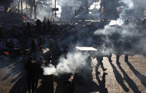 Anti-government protesters are seen near a barricade, as temperatures stand at minus 20 degrees Celsius (minus 4 degrees Fahrenheit) in Kiev