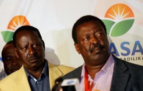 Kenyan opposition leader Raila Odinga, the presidential candidate of the National Super Alliance (NASA) coalition, listens as his campaign team manager Musalia Mudavadi addresses a news conference in Nairobi, Kenya, August 10, 2017. PHOTO BY REUTERS/Thomas Mukoya