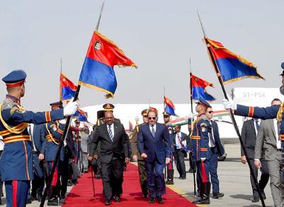 Egyptian President Abdel Fattah al-Sisi inspects an honour guard with his Sudan counterpart Omar al-Bashir upon his arrival at Cairo's Airport, Egypt, January 27, 2019, in this handout picture courtesy of the Egyptian Presidency. PHOTO BY REUTERS/The Egyptian Presidency