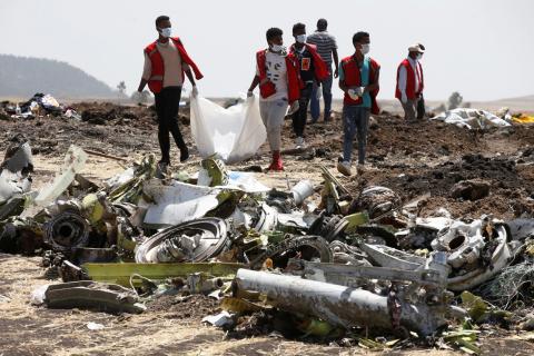 Ethiopian Red Cross workers carry a body bag with the remains of Ethiopian Airlines Flight ET 302 plane crash victims at the scene of a plane crash, near the town of Bishoftu, southeast of Addis Ababa, Ethiopia March 12, 2019. PHOTO BY REUTERS/Baz Ratner