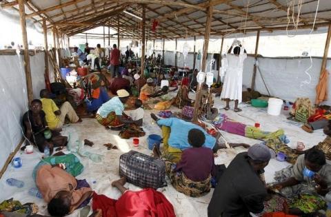 Burundian refugees receiving treatment at a makeshift clinic at the Lake Tanganyika stadium in Kigoma western Tanzania, May 19, 2015. PHOTO BY REUTERS/Thomas Mukoya