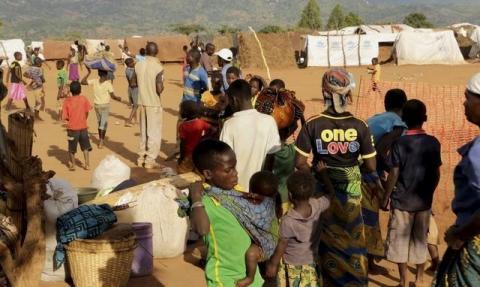 Mozambican refugees wait for registration at Kapise camp in Malawi's Mwanza district January 18, 2016. REUTERS/Eldson Chagara