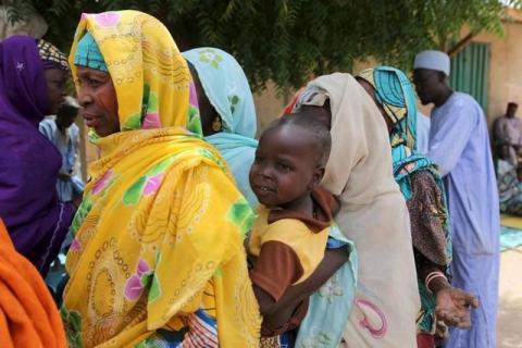 Residents queue for blankets and food distributed by Nigerien soldiers in Damask, March 24, 2015. PHOTO BY REUTERS/Joe Penney