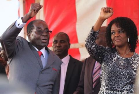 President of Zimbabwe Robert Mugabe and his wife Grace greet supporters of his ruling ZANU (PF) party at Harare International Airport, Zimbabwe, September 24, 2016. PHOTO BY REUTERS/Philimon Bulawayo