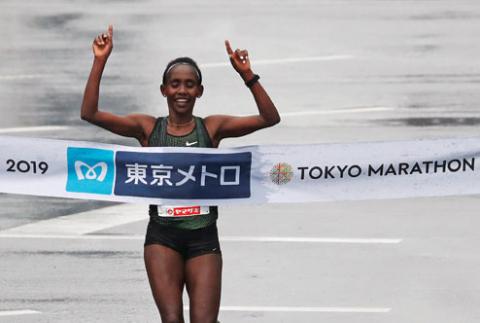 Women's winner Ruti Aga of Ethiopia crosses the finish line. PHOTO BY REUTERS/Issei Kato