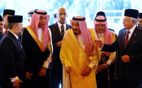 Saudi Arabia's King Salman leaves after inspecting an honour guard with Malaysia's Prime Minister Najib Razak (R) and Malaysia's King Muhammad V (L) at the Parliament House in Kuala Lumpur, Malaysia, February 26, 2017. PHOTO BY REUTERS/Edgar Su