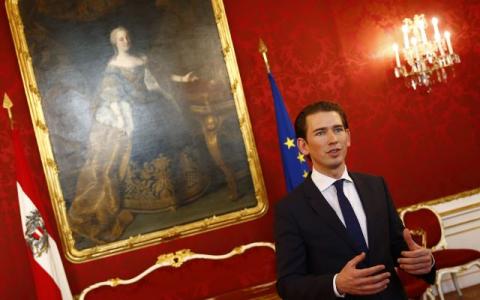 Head of the People's Party (OeVP) Sebastian Kurz stands in front of a painting of former Empress Maria Theresia after meeting the Austrian President at the historic Hofburg palace in Vienna, Austria, October 17, 2017. PHOTO BY REUTERS/Leonhard Foeger