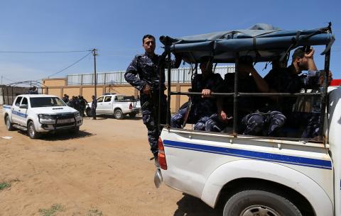 Palestinian security forces loyal to Hamas ride a pickup truck during an operation to arrest the main suspect in an assassination attempt against Palestinian Prime Minister Rami Hamdallah, in the central Gaza Strip, March 22, 2018. PHOTO BY REUTERS/Ibraheem Abu Mustafa